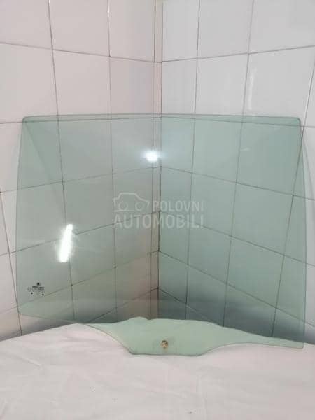 Auto staklo (šoferšajbna, proz