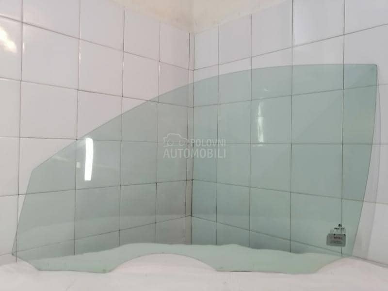 Auto staklo (šoferšajbna, proz