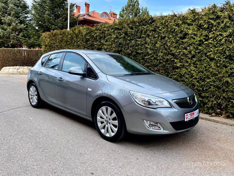 Opel Astra J ESSENTIA CH