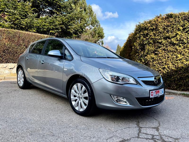 Opel Astra J ESSENTIA CH