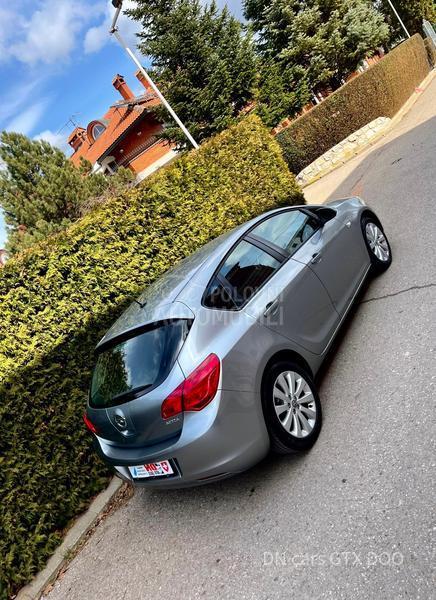 Opel Astra J ESSENTIA CH