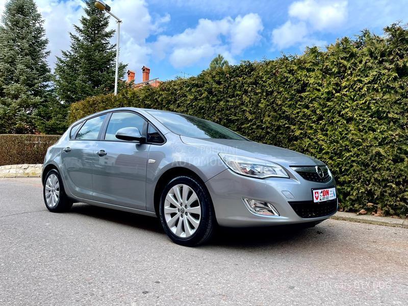 Opel Astra J ESSENTIA CH