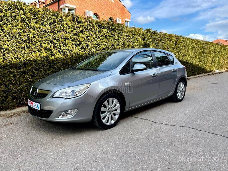 Opel Astra J ESSENTIA CH