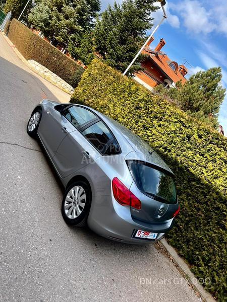 Opel Astra J ESSENTIA CH