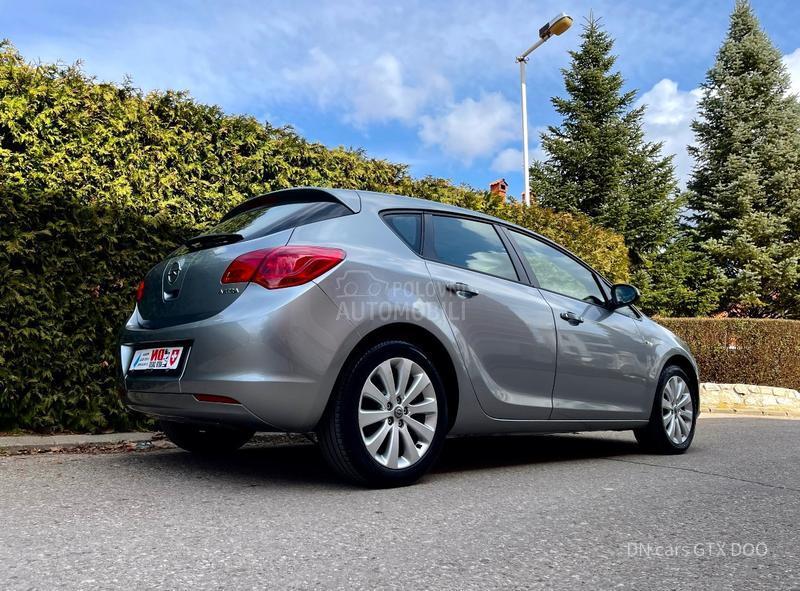 Opel Astra J ESSENTIA CH