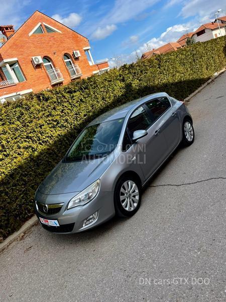 Opel Astra J ESSENTIA CH