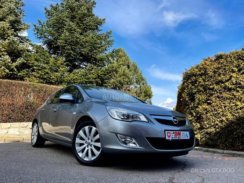 Opel Astra J ESSENTIA CH