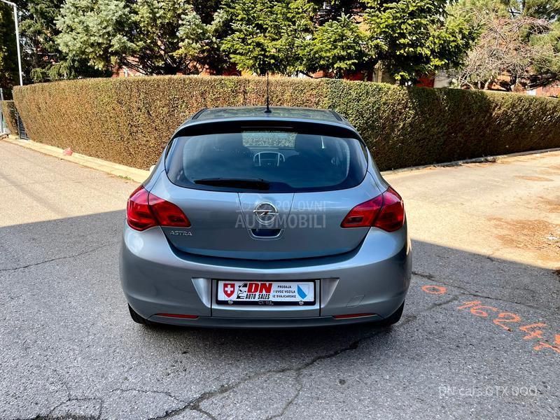 Opel Astra J ESSENTIA CH