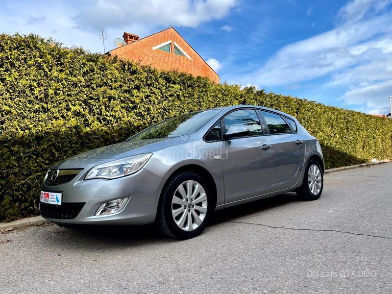 Opel Astra J ESSENTIA CH