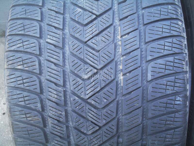 Pirelli 305/35 R21 Zimska