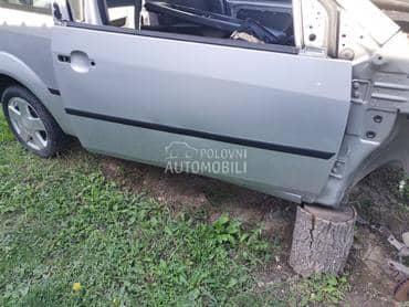 desna vrata 3 vrata za Ford Fiesta od 2002. do 2005. god.