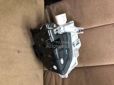 Brava za zakljucavanje vrata za Audi Q7 od 2005. do 2014. god.