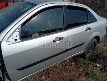 Ford Focus 2001. god. -  kompletan auto u delovima