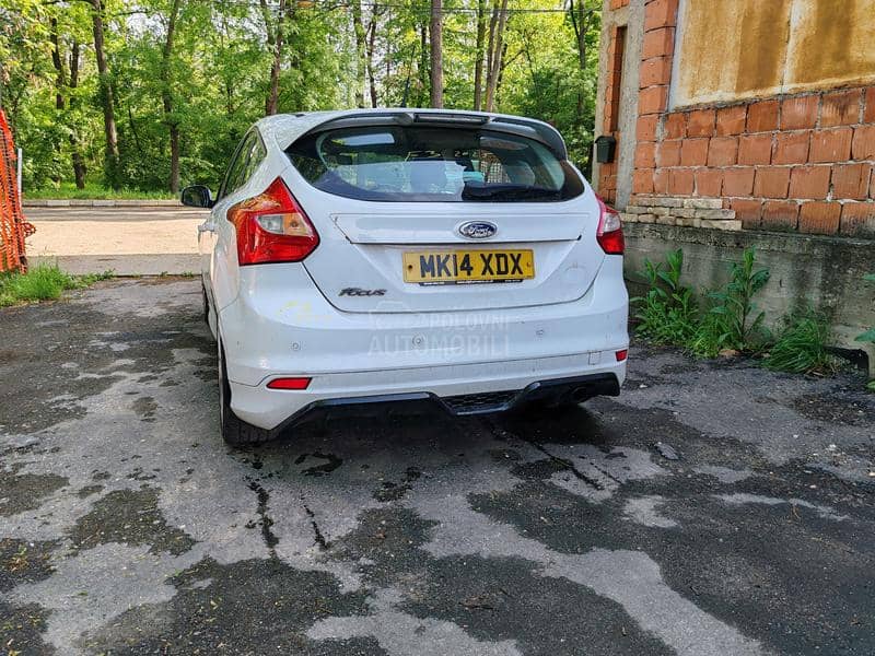 Ford Focus 2012. god. -  kompletan auto u delovima
