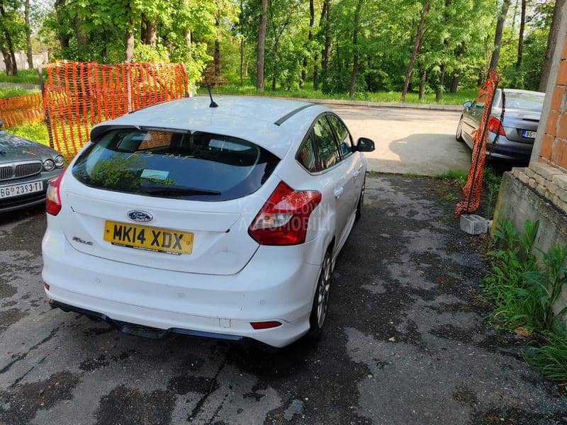 Ford Focus 2012. god. -  kompletan auto u delovima