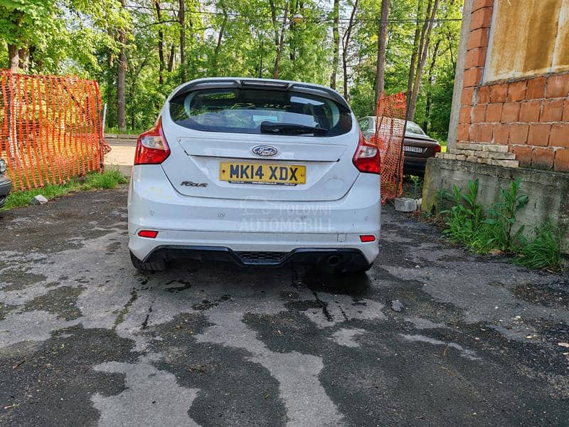 Ford Focus 2012. god. -  kompletan auto u delovima