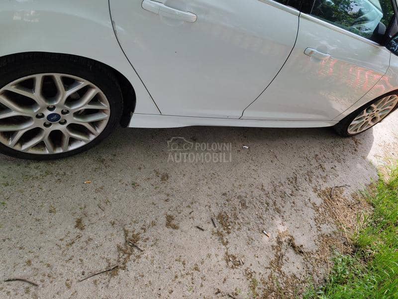 Ford Focus 2012. god. -  kompletan auto u delovima