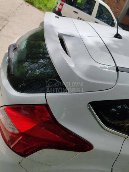 Ford Focus 2012. god. -  kompletan auto u delovima