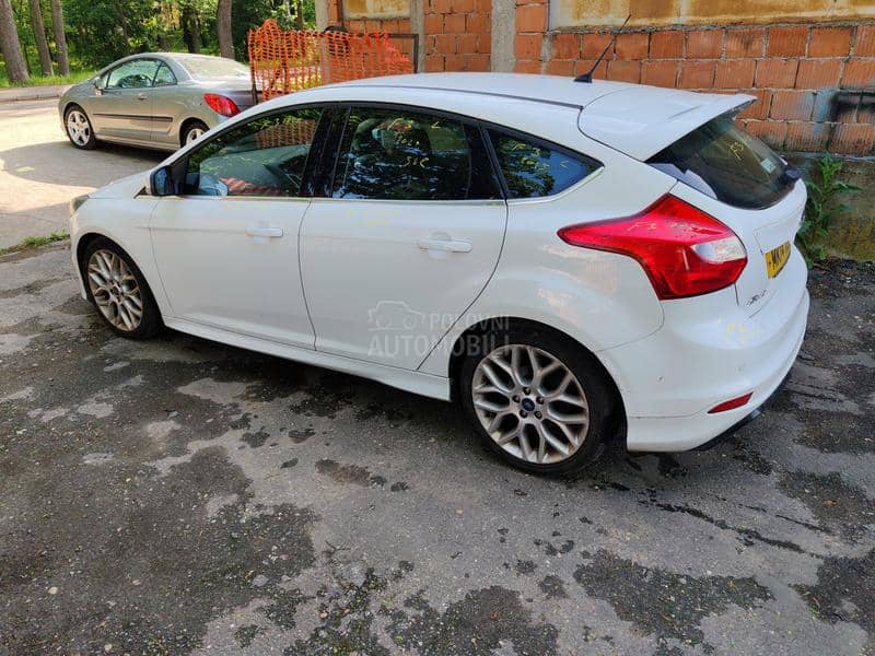 Ford Focus 2012. god. -  kompletan auto u delovima