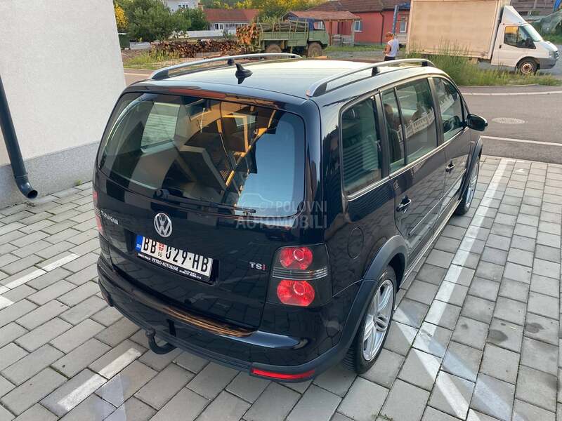 Volkswagen Touran 1.4Tsi Cross