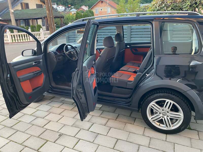 Volkswagen Touran 1.4Tsi Cross