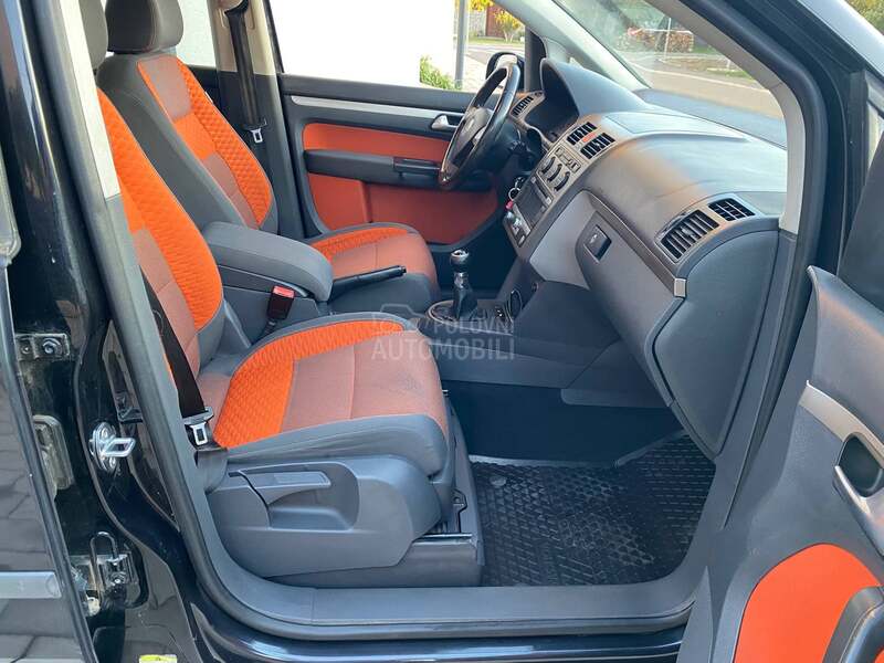 Volkswagen Touran 1.4Tsi Cross