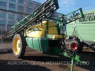John Deere 732 vučena prskalica