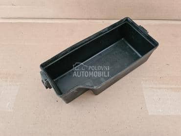 poklopac kutije releja za Nissan Pathfinder od 2005. do 2012. god.