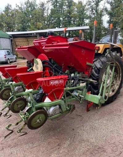 Nodet Pneumassem 4 reda sa koševima