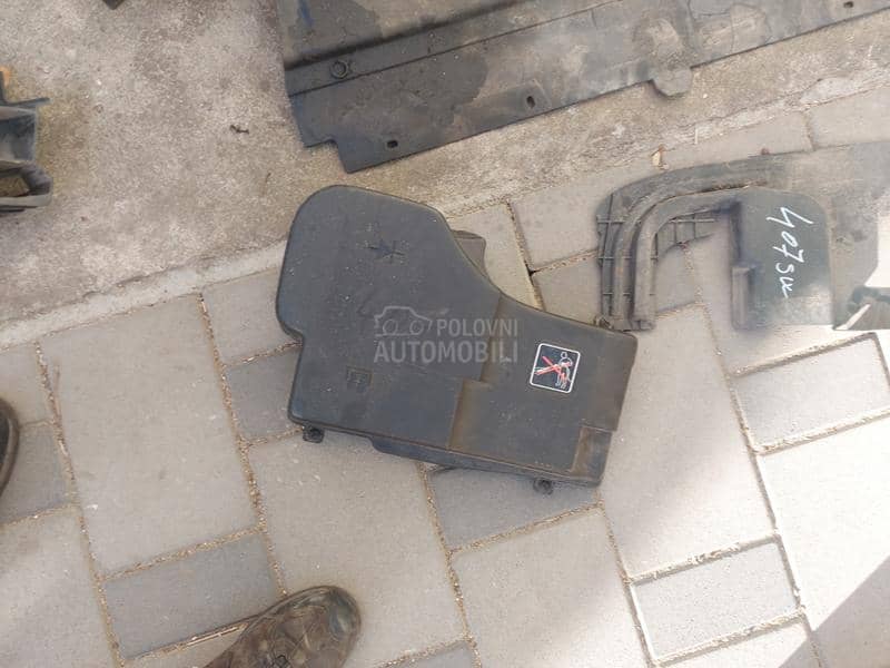 Poklopac akumulatora osiguraca