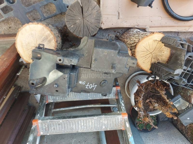 Poklopac akumulatora osiguraca