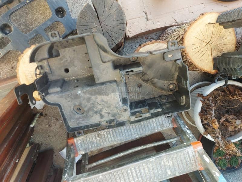 Poklopac akumulatora osiguraca