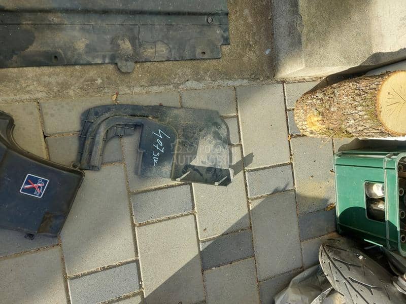 Poklopac akumulatora osiguraca