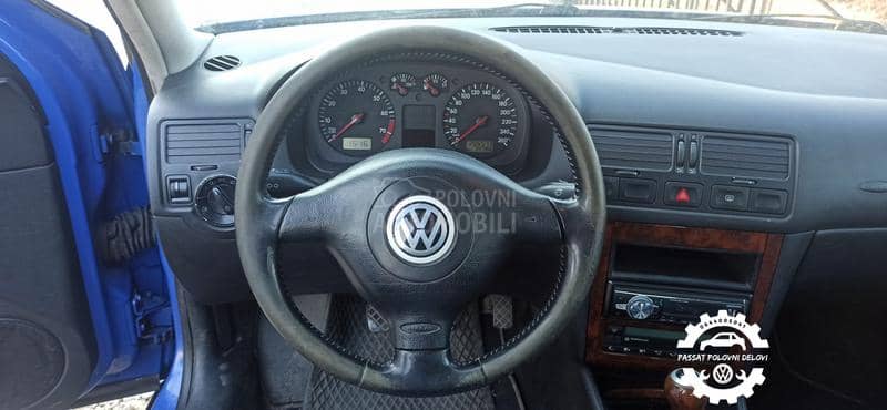 Volkswagen Bora V5 -  kompletan auto u delovima