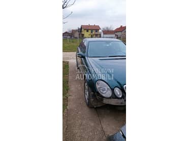 Mercedes Benz E 220 -  kompletan auto u delovima