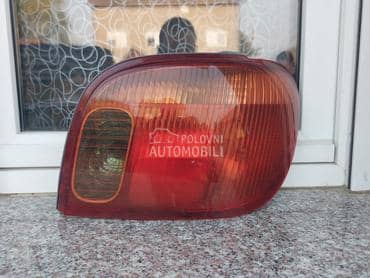 stop svetlo desno za Toyota Yaris od 2003. do 2005. god.