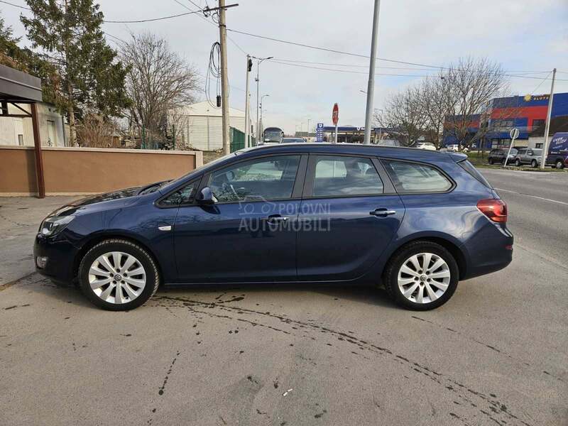 Opel Astra J Xenon 2012. god. -  kompletan auto u delovima