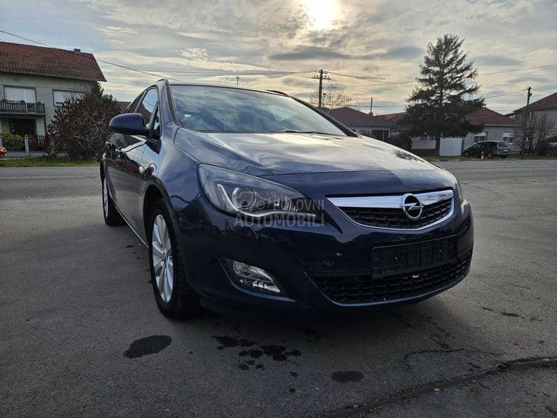 Opel Astra J Xenon 2012. god. -  kompletan auto u delovima