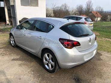 Opel Astra J 1.7cdt 2011. god. -  kompletan auto u delovima