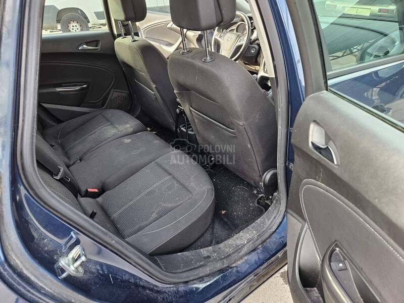 Opel Astra J Xenon 2012. god. -  kompletan auto u delovima