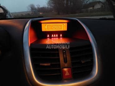 centralni displej za Peugeot 207