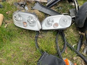 Farovi kompletni za Volkswagen Caddy, Touran od 2004. do 2009. god.