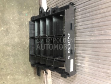 Plastika kod veznog lima  9Y0 za Porsche Cayenne