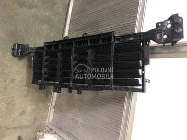 Plastika kod veznog lima za Porsche Cayenne