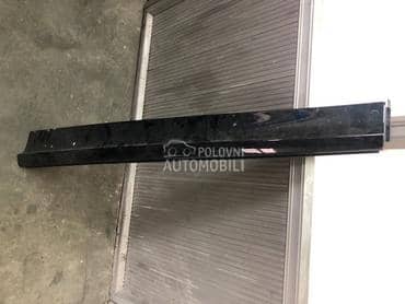 Lajsna na desnim vratima za Porsche Cayenne od 2018. do 2022. god.