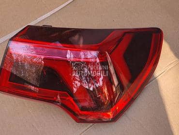 stop svetlo desno led za Audi Q3