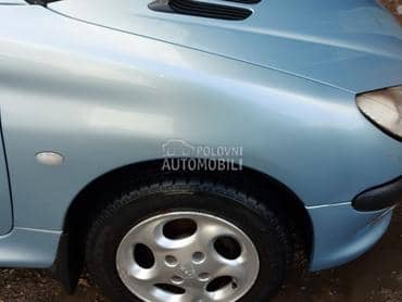 prednje desno krilo eylc boja za Peugeot 206