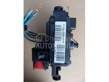 4.KUTIJA  SA OSIGURACIMA za Peugeot Ostalo