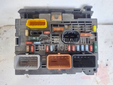 26.KUTIJA SA OSIGURACIMA CITRO za Peugeot Ostalo