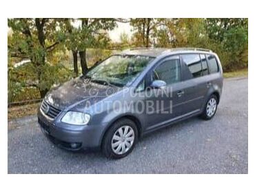 Volkswagen Touran -  kompletan auto u delovima